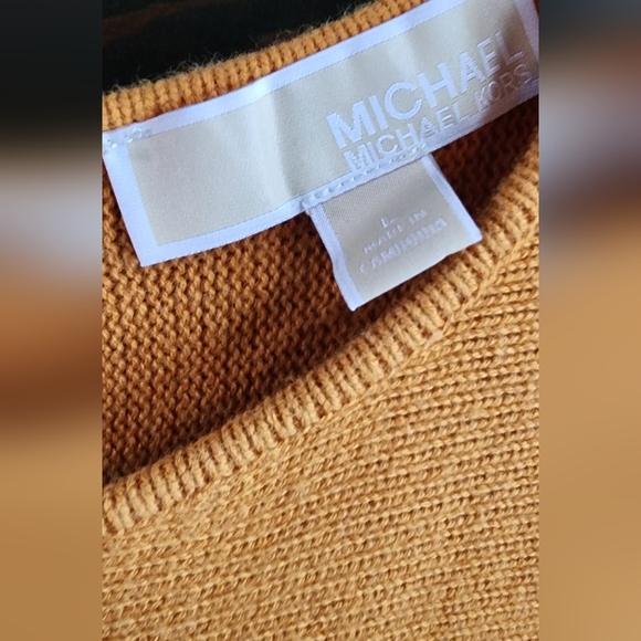 Michael Kors Burnt Orange Long Sleeve Top - Picture 2 of 4
